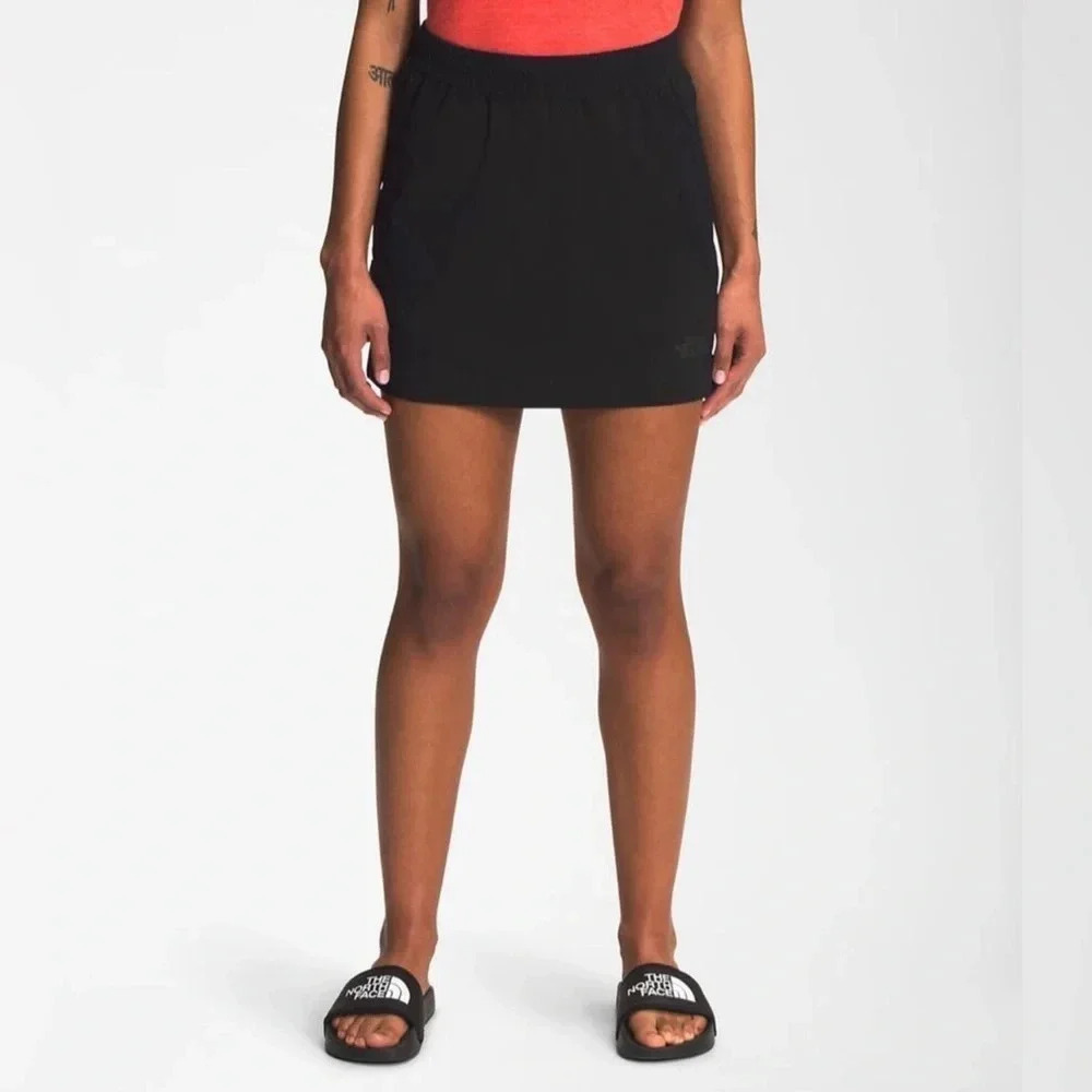 The North Face Women's Black Skort Athletic Comfort Pull On Moisture Wicking